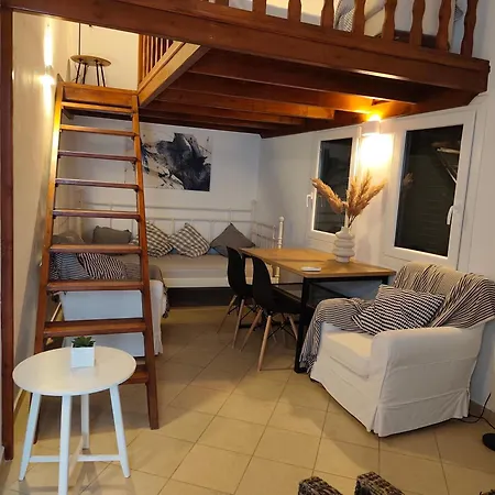 Aelia Akrotiri, Santorini 3*