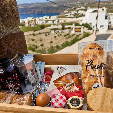 Aelia Akrotiri, Santorini 3*